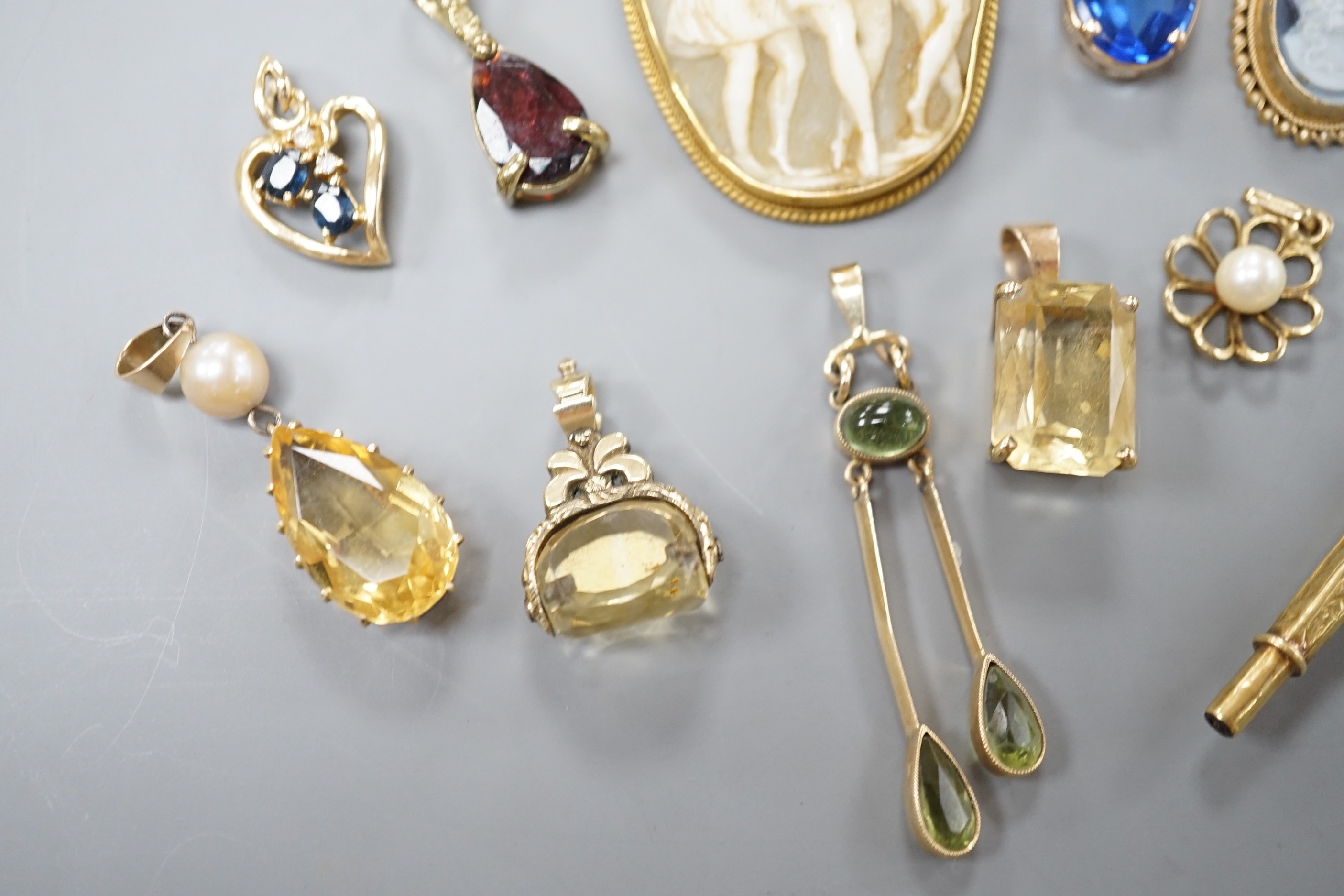 Mixed jewellery including a 9ct mounted oval cameo shell brooch, 42mm, seven assorted yellow metal and gem set pendants, a citrine set fob seal, etc.